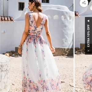 Cupshe Warm Up Floral Print V-Neck Maxi Dress